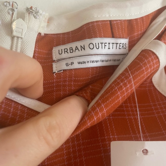 BNWT UO skirt with pockets - Picture 5 of 10